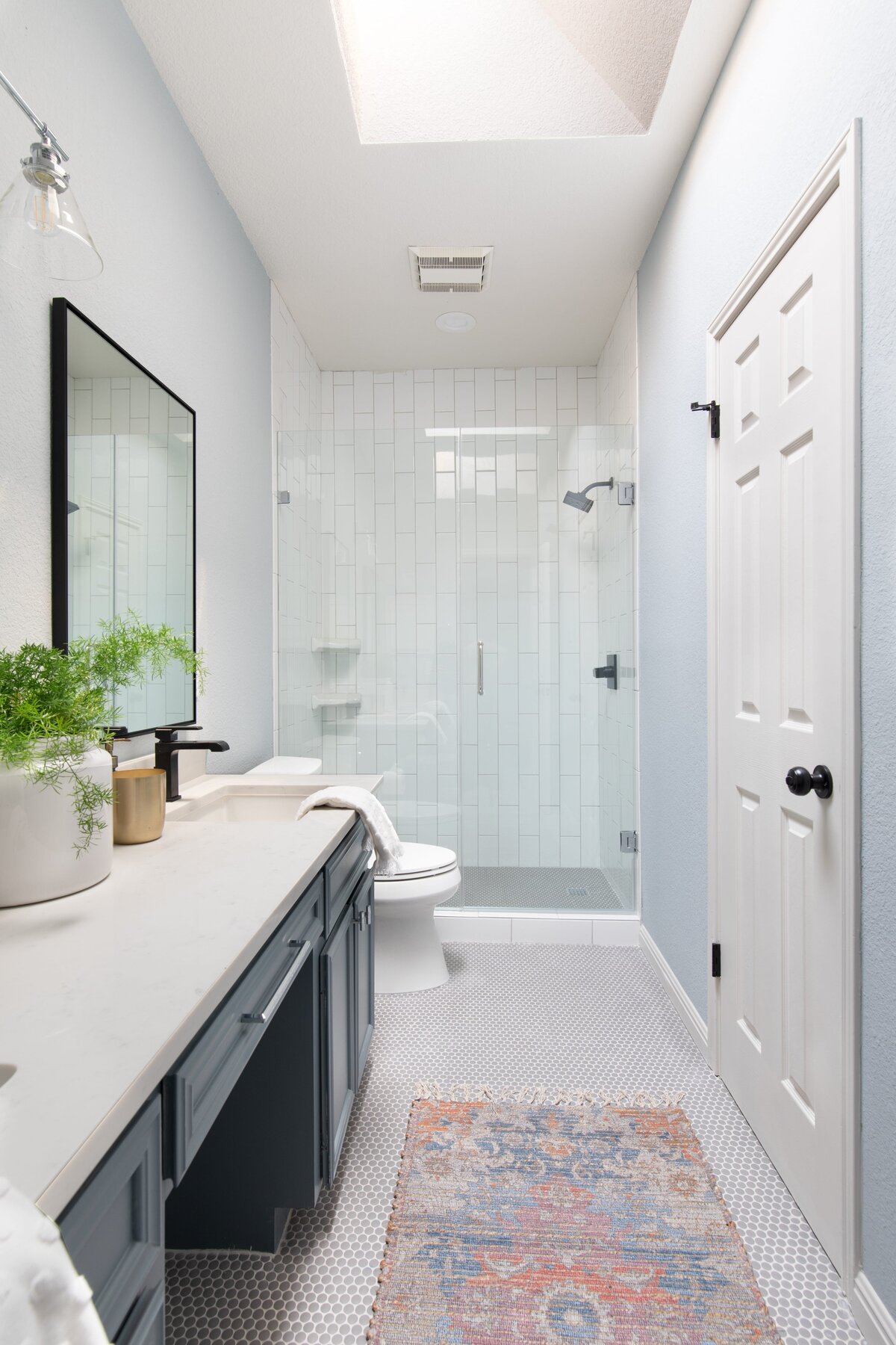 classic-chic-guest-bathroom-interior-design-round-rock-texas-1