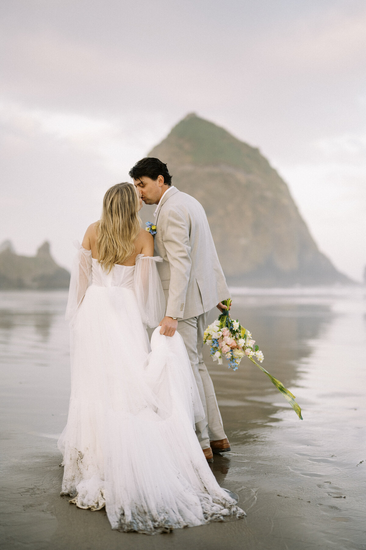 cannon-beach-oregon-elopement-12