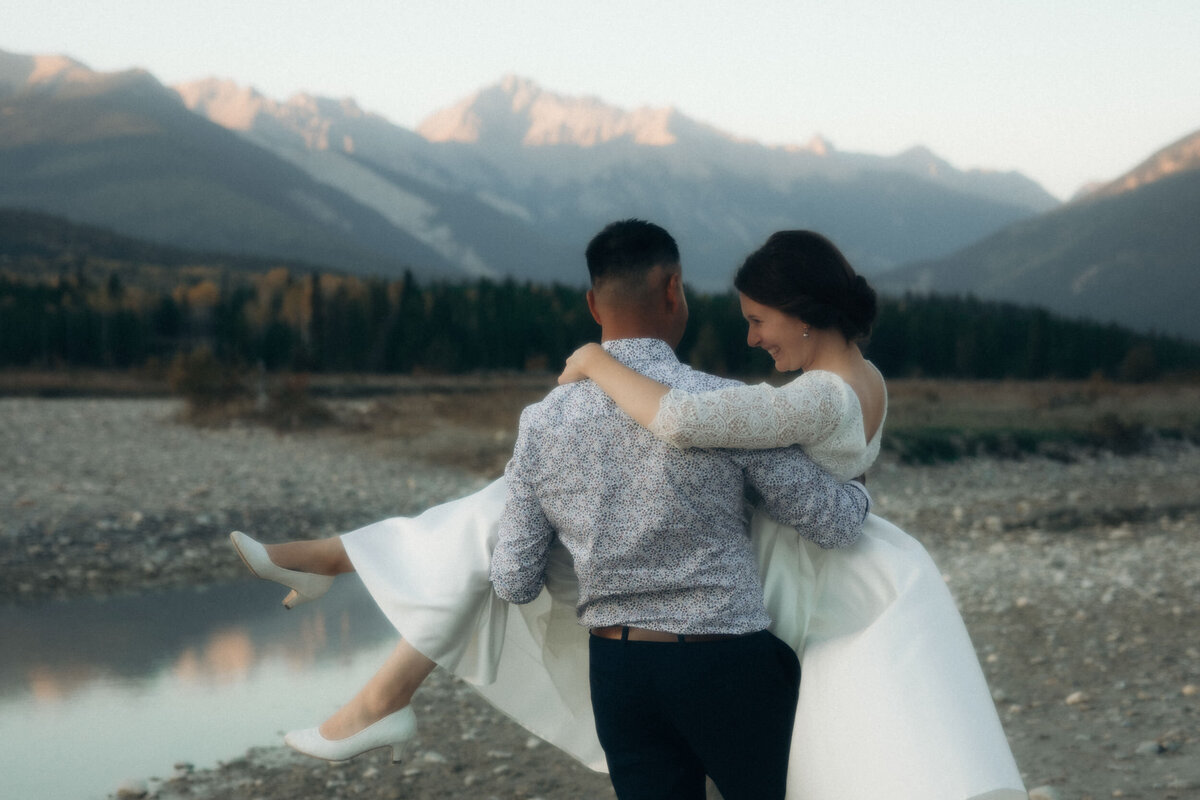 vpc-golden-bc-intimate-wedding-91