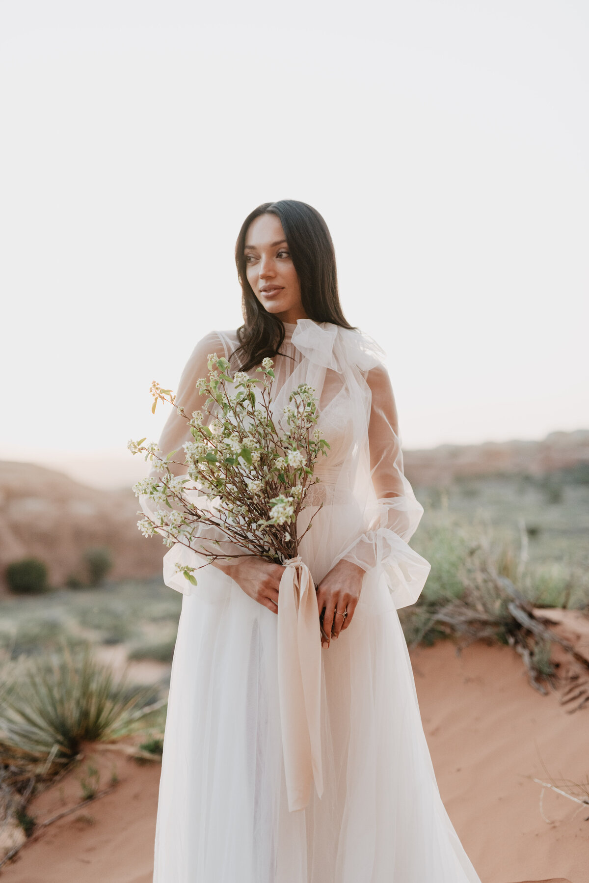 Utah elopement photographer captures bride holding bridal bouquet