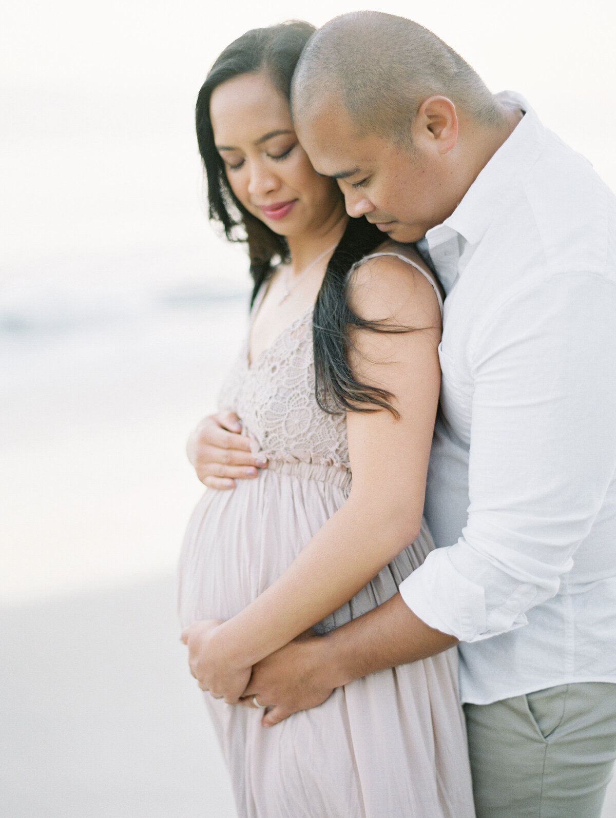 San-Diego-Maternity-Photography-Beach-Babsie-Baby-Photography-Couple-Neutral-01