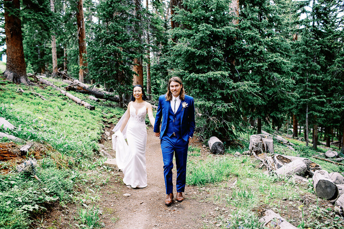 black-mountain-lodge-wedding-couple-13
