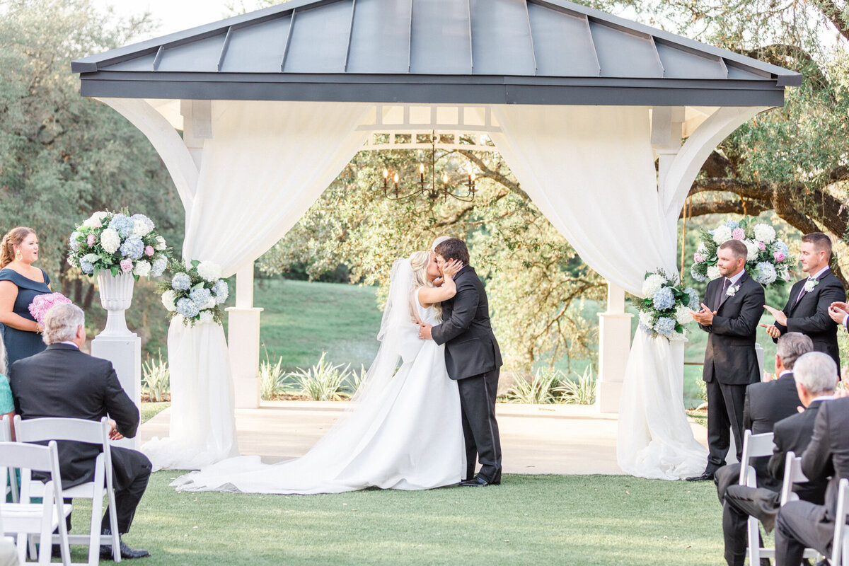 Kendall-Point-luxury-Wedding-Jessica-Chole-Photography-San-Antonio-Texas-California-Wedding-Portrait-Engagement-Maternity-Family-Lifestyle-Photographer-Souther-Cali-TX-CA-Light-Airy-Bright-Colorful-Photography-24