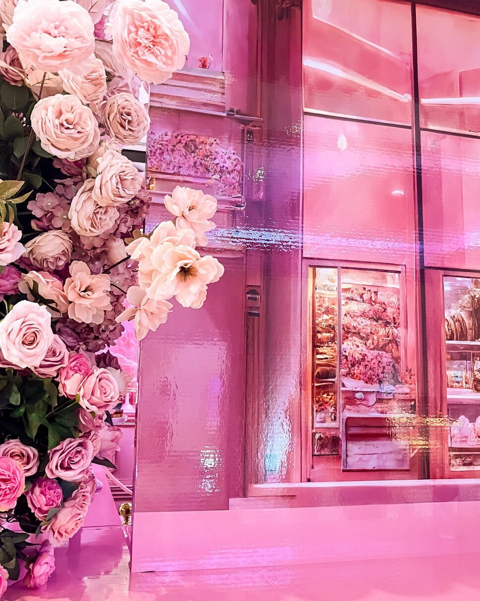 WedLuxe Show 2023 #Barbiecore Bakery pics by @WedLuxe22
