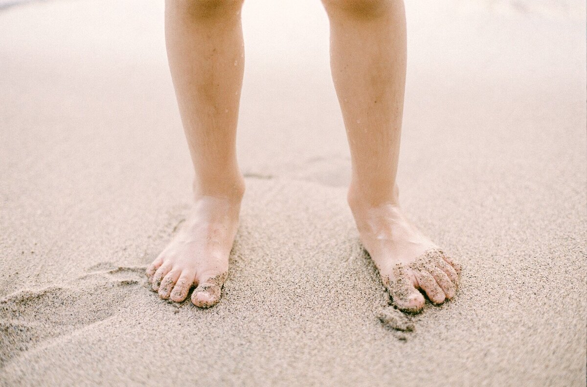 Sandy toes on a Maui beach