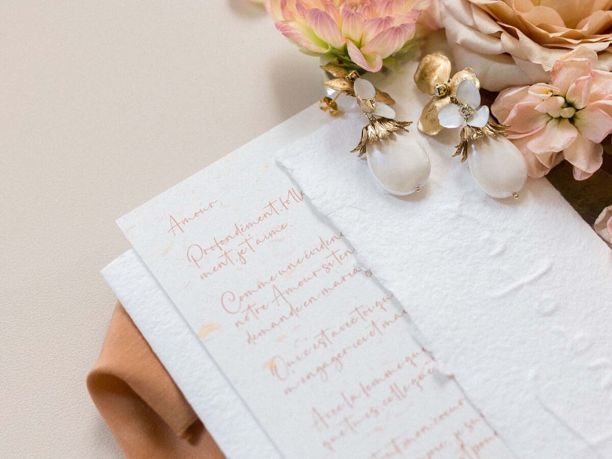 Colorful couture wedding at luxury hotel chais Monnet in Cognac - Veronique Lorre artistic direction floral designer15