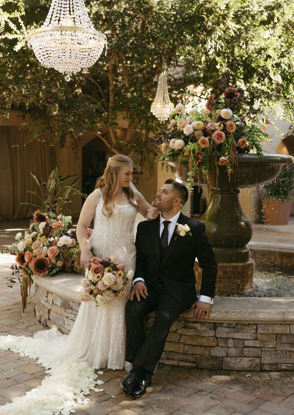 pretty-palm-leaf-event-co-molly-and-rodrigo-wedding-in-serra-plaza-21