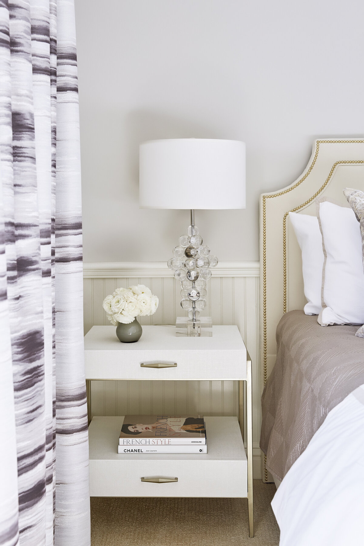 Traditional Design Off White Bed + Side Table With Lamp on Top