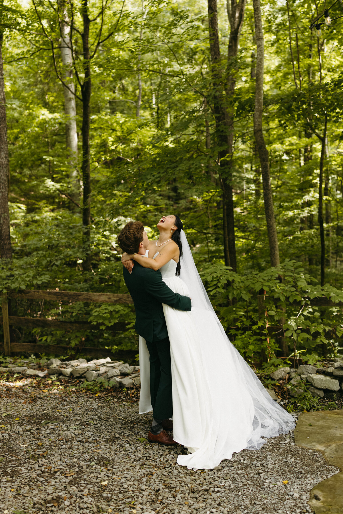 Addison & Matthew had an intimate wedding in the forrest at the Oakleaf cottage located in Trenton, Georgia!