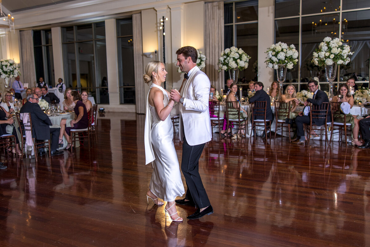 swan-house-wedding-first-dance116
