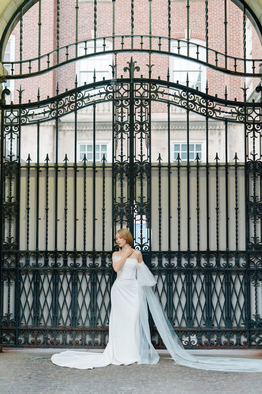Luxury cathedral bridal scarf perfect for minimalist brides who love refined details
