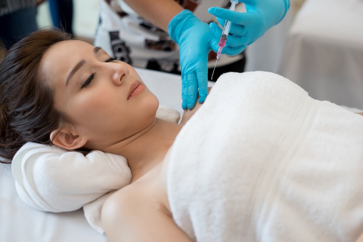 surgery-cosmetology-inject-botox-in-breast-2023-11-27-05-18-57-utc