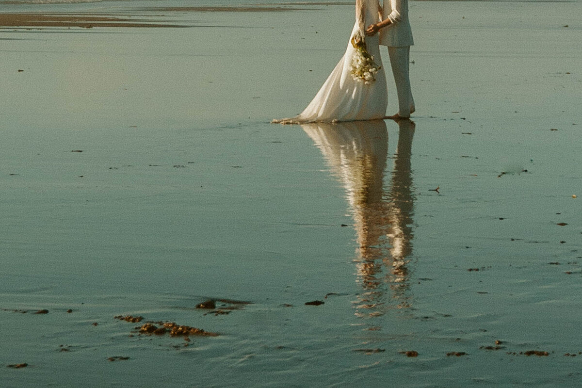 oregon-coast-beach-elopement-picnic-ideas-jayde-mikenzie-photography-1-2