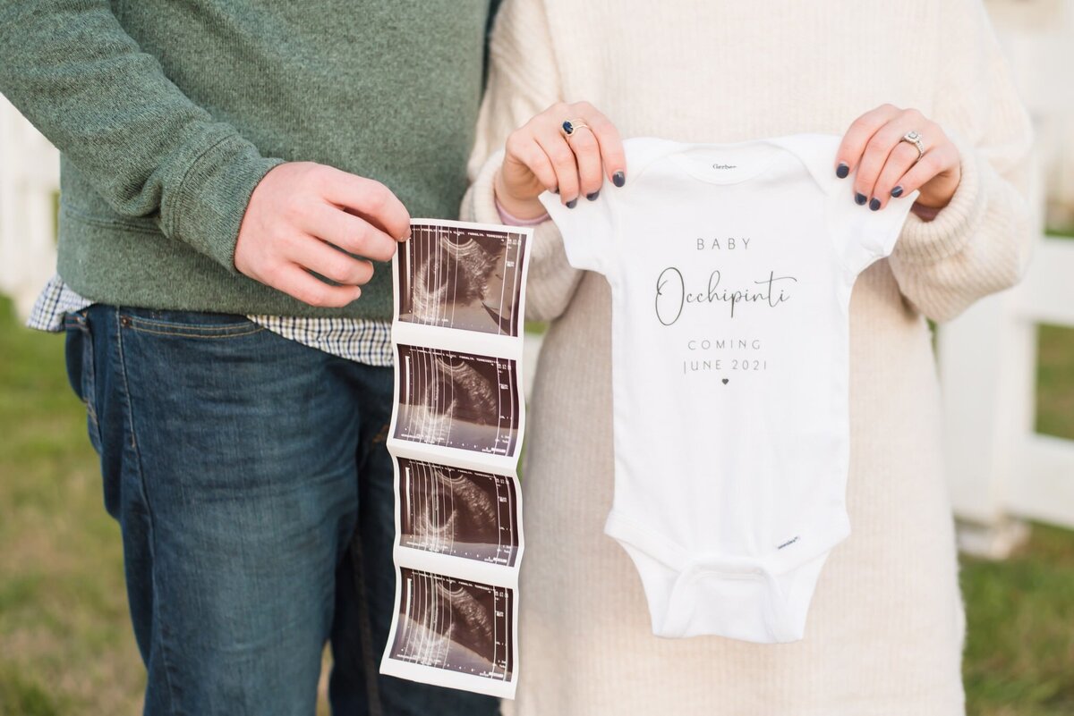 Nashville-pregnancy-announcement-photos