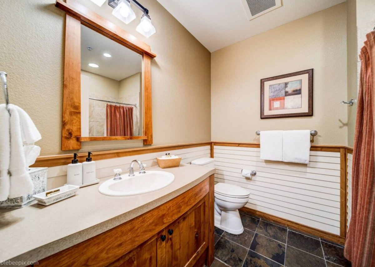 SILVER MOUNTAIN CONDO 7