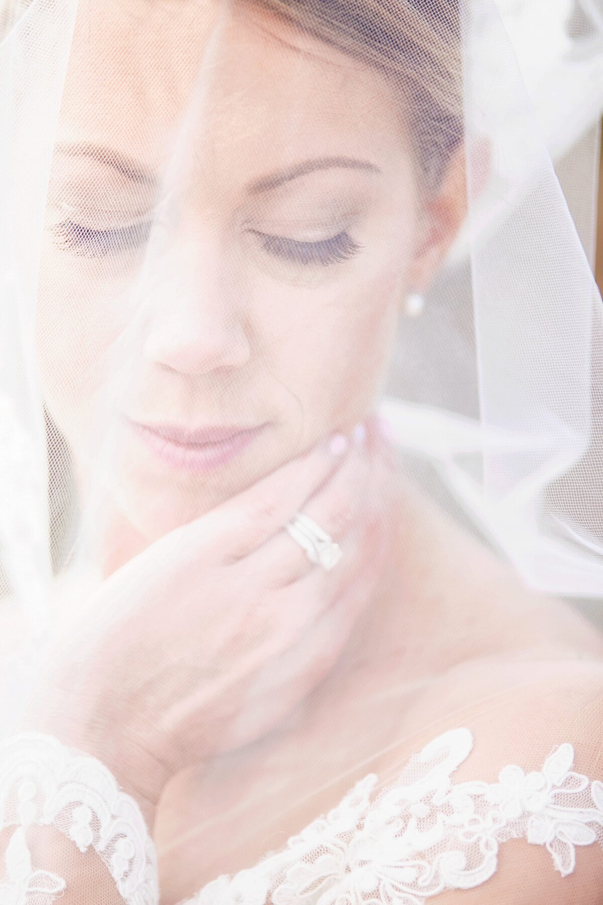 bride-portrait-veil