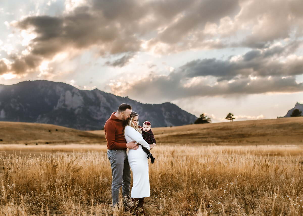 Stunning family portrait by Erin JAchimiak in a field at sunset in Boulder colorado