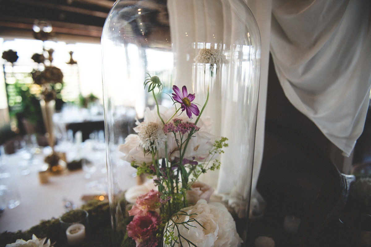 Flowers and details of a fairytale wedding