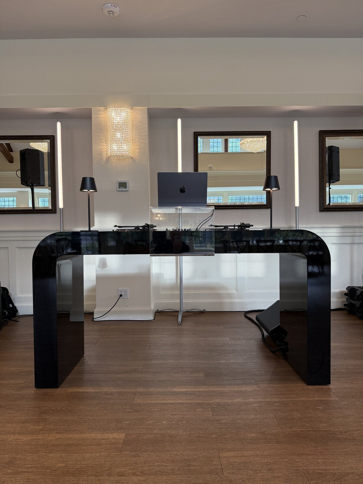 dj-booth-modern-wedding-corporate-ct-elegant