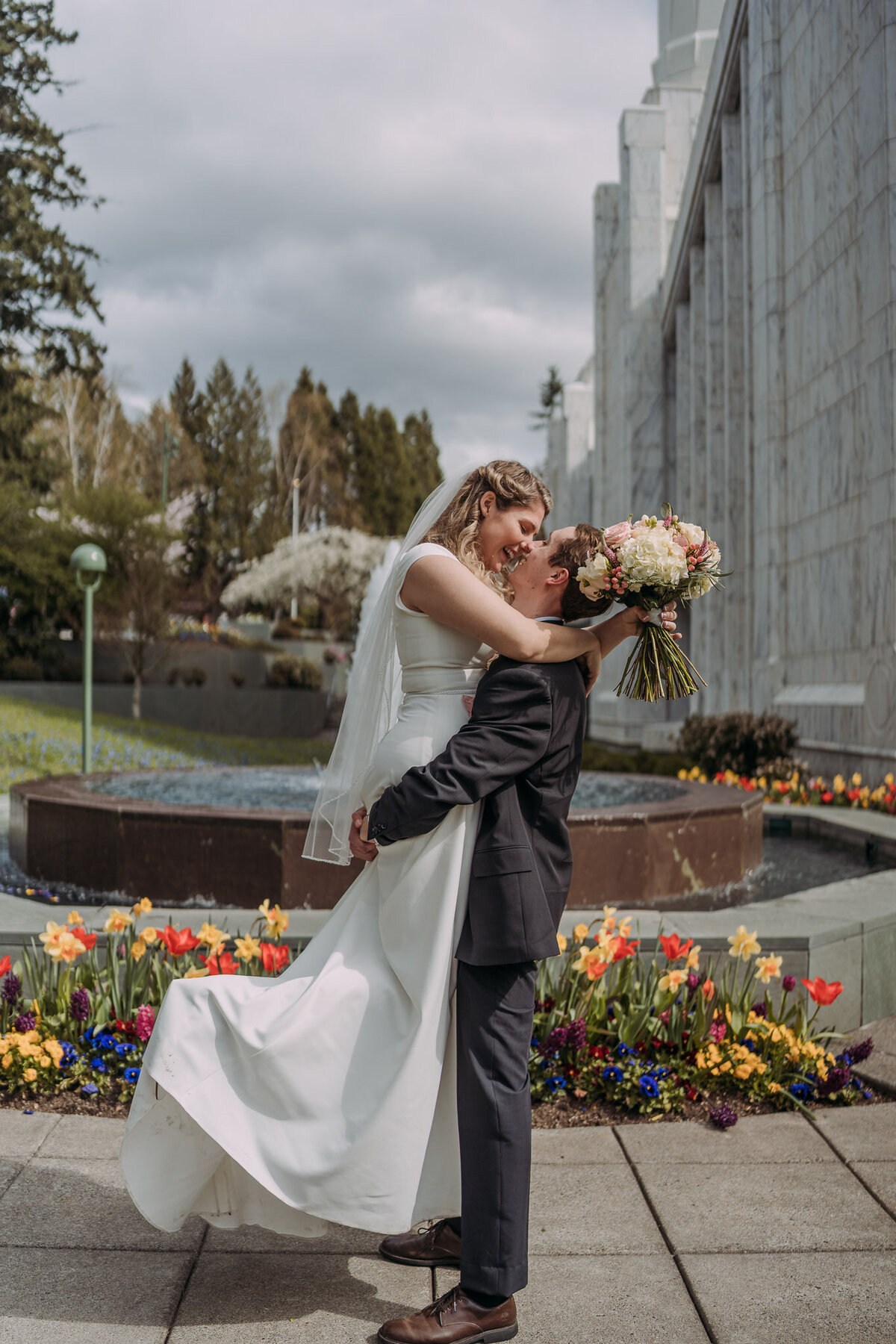 Joyce Li Photography Destination Wedding Elopement Engagement Lifestyle Portrait Photographer West Coast Seattle Washington California portlandoregontemplewedding-10