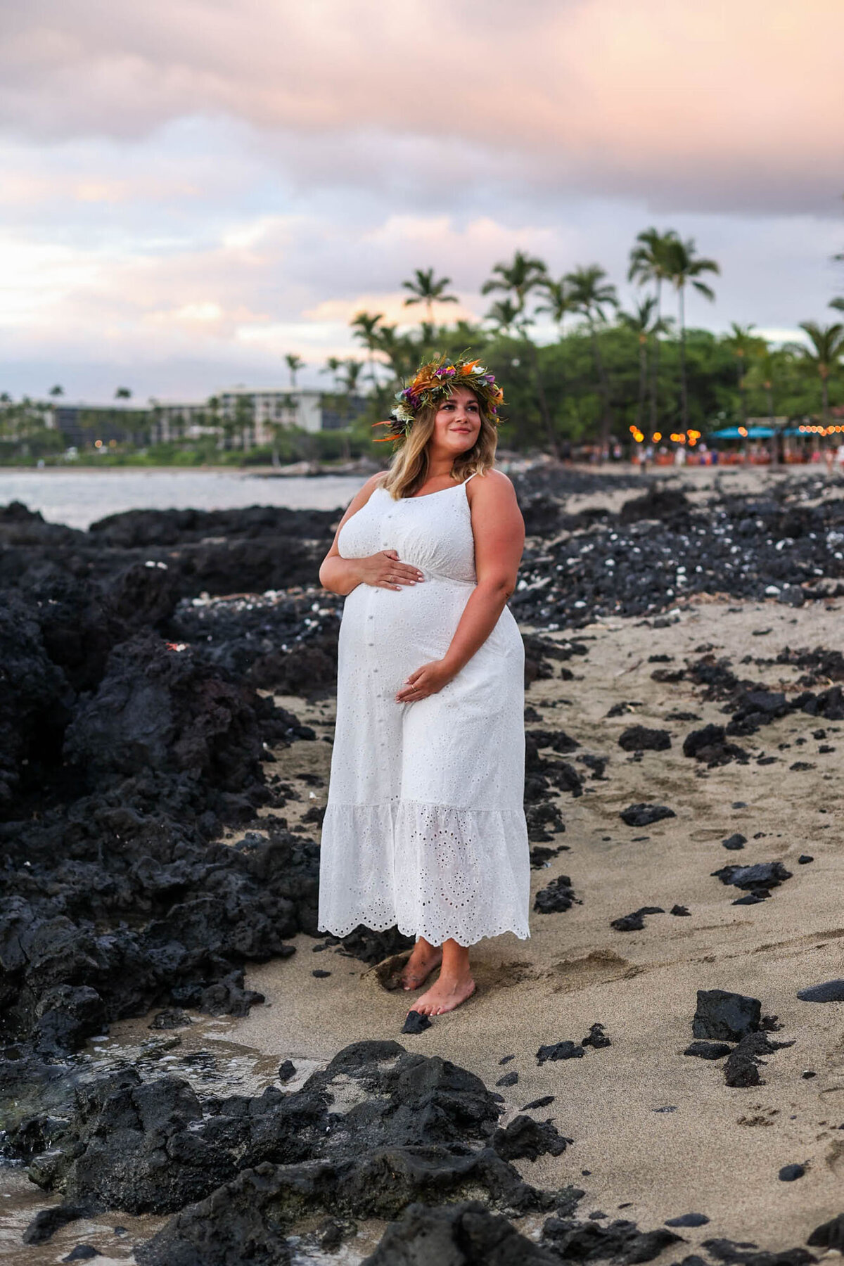 hawaii family maternity portraits with an expecting mom wearing white