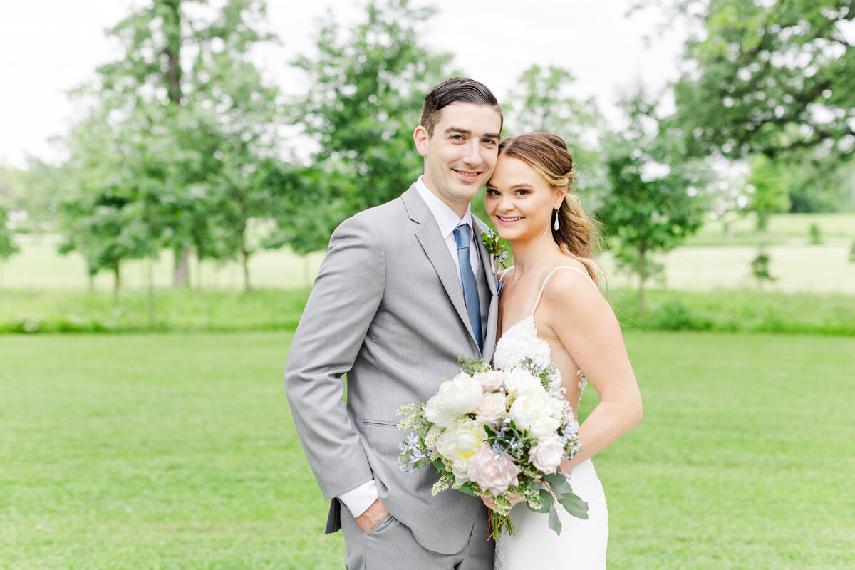 10_daffodil_parker_wedding_bouquet_couple_standing_together