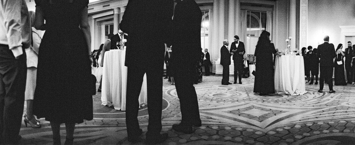 Luxury-Ottawa-Fairmont-Laurier-film-wedding-photographer-raphaellegranger-2