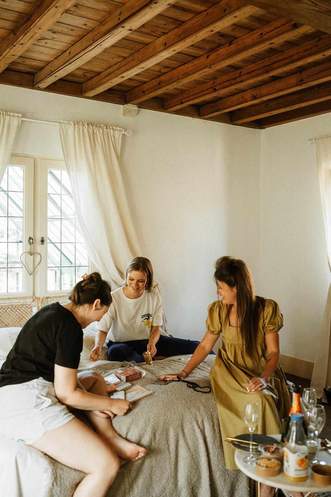 Herentals, salon weddings, moody, authentiek, alternatief trouwen,bruid, 2026, elopent, intiem, spontaan, tijdloos, trouwfotograaf, antwerpen - klaarmaken & first look-104