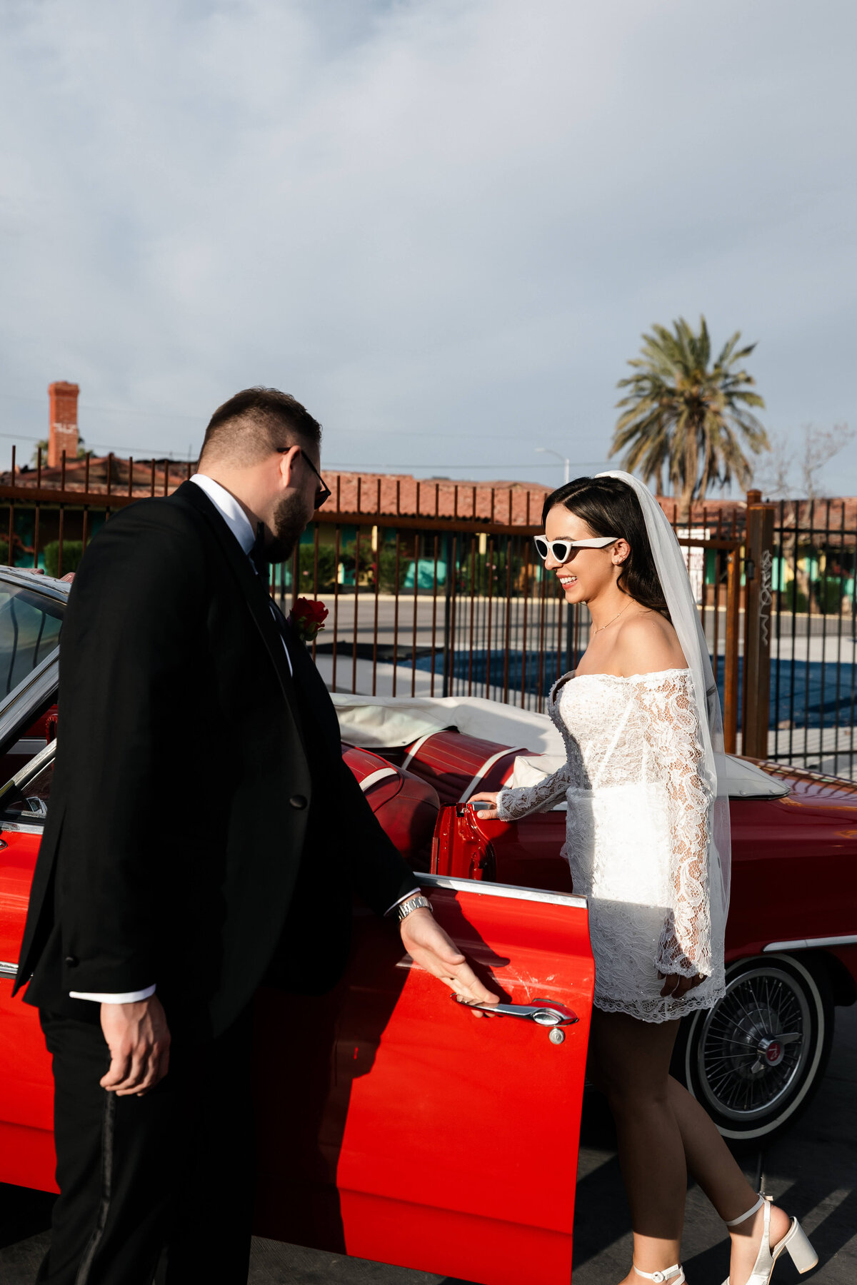 64riskyexposure_hannah-rory_las-vegas-elopement-photography