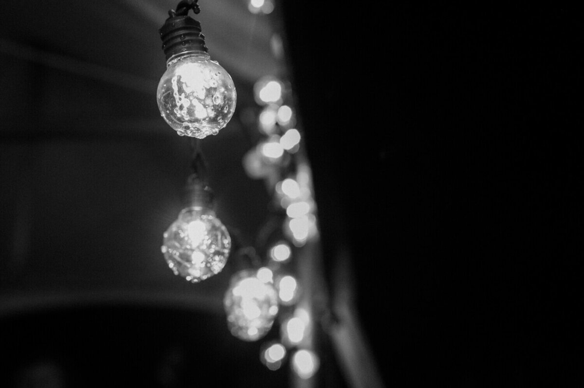 rain-coavered-bistro-light-bulbs