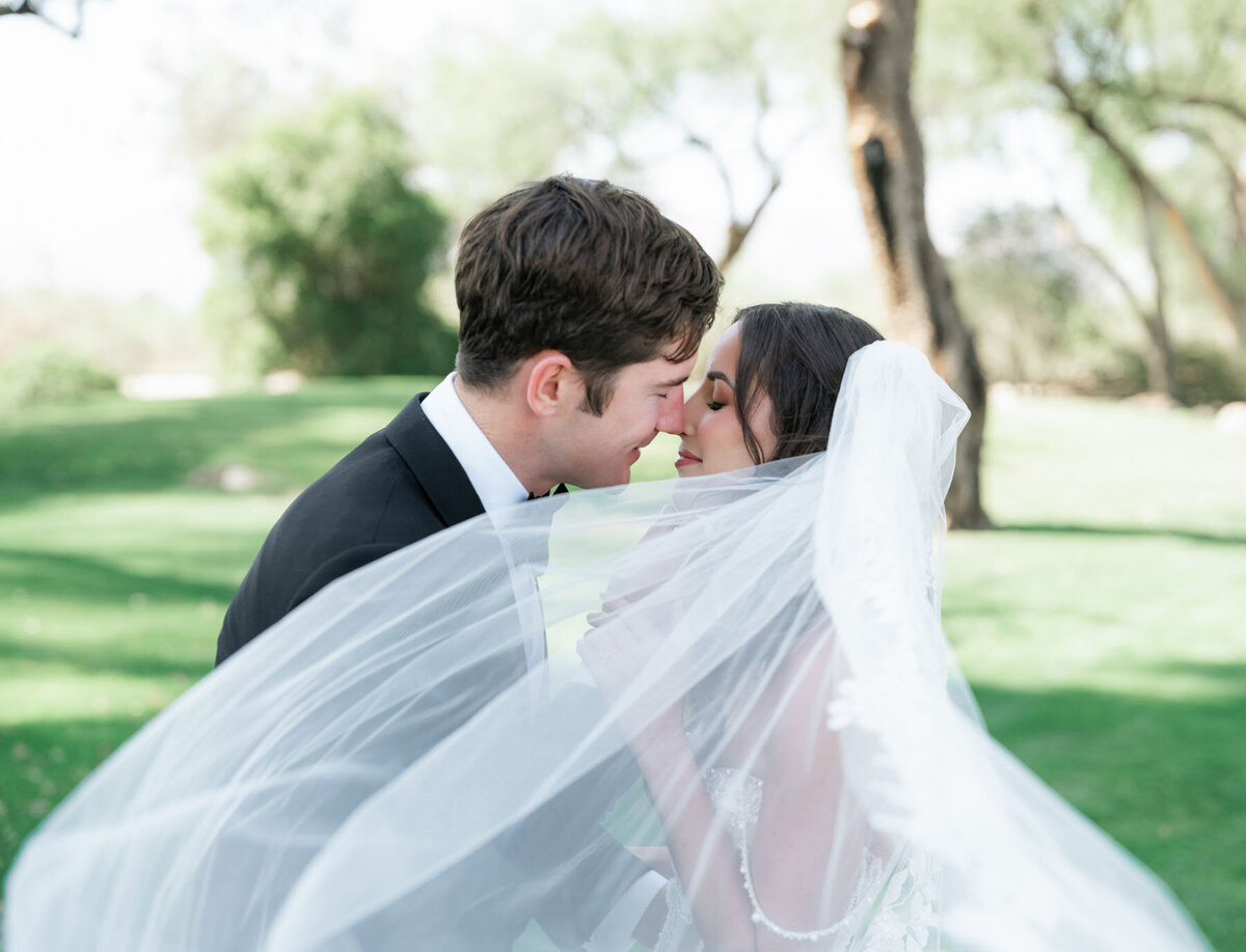 Arizona wedding photo at La Mariposa Tucson garden setting