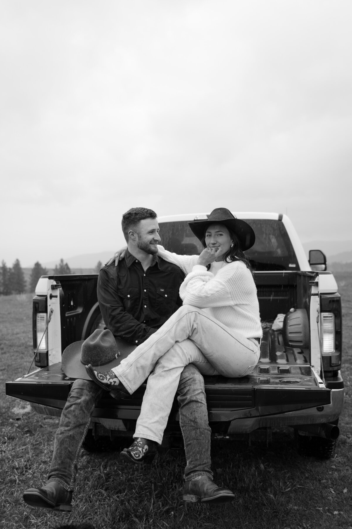 presley-gray-photo-montana-western-style-engagement-4018