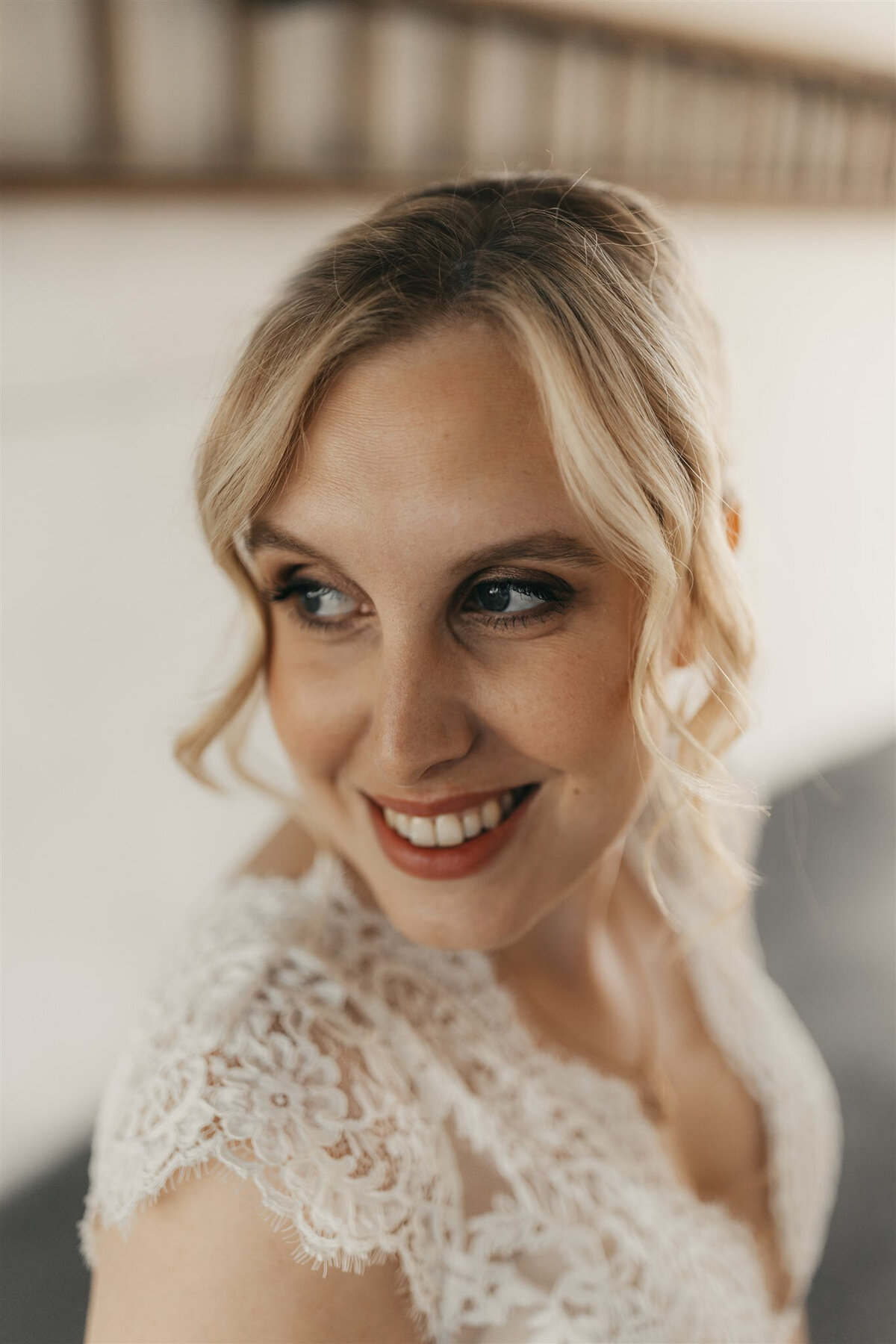 Sarah Schöb_Makeup_Artist_Schweiz_Styling_Ostschweiz_Hochzeitsmakeup_Hochzeitsfrisur_Mobile_Visagistin_modernes_Styling9_2048px