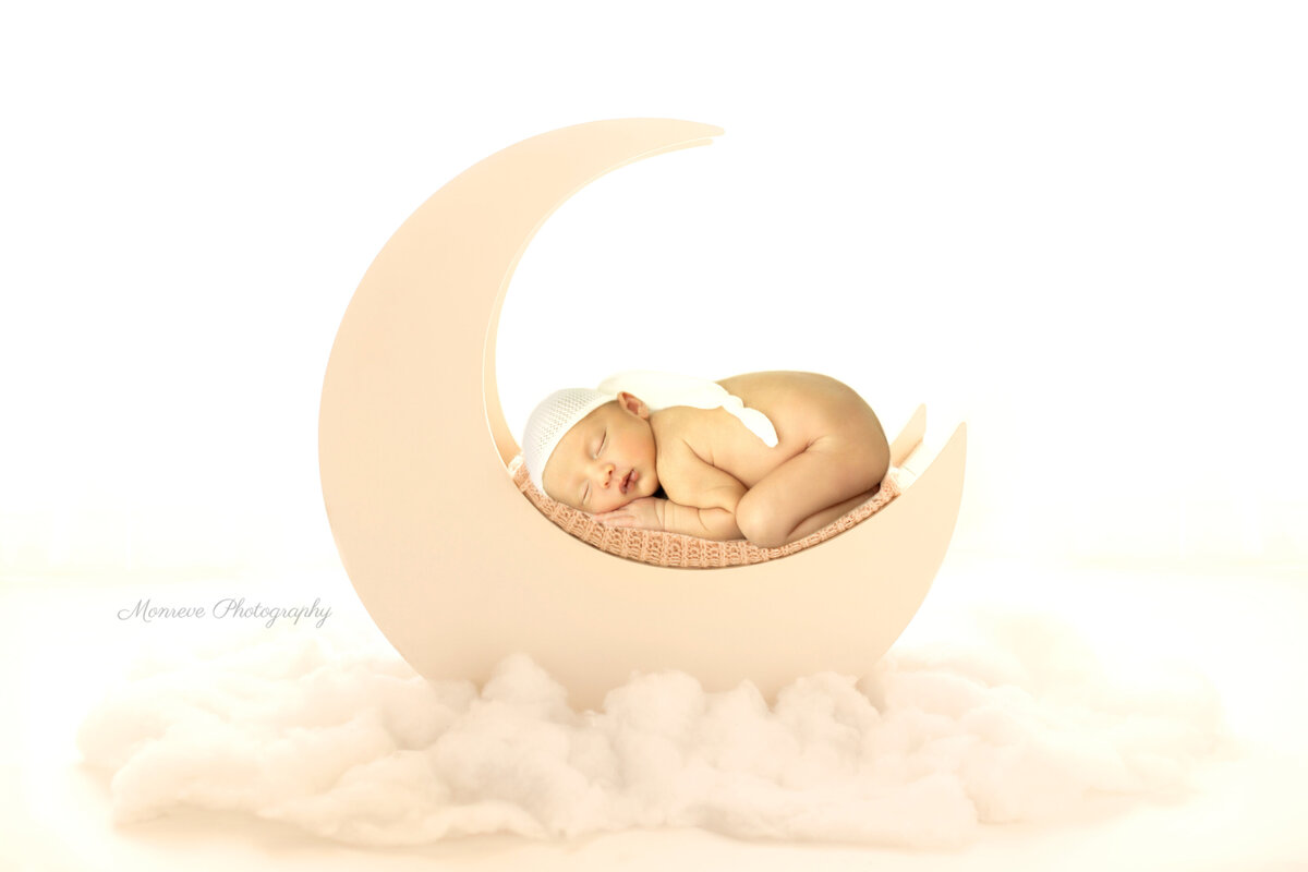 dreamy-moon-with-clouds