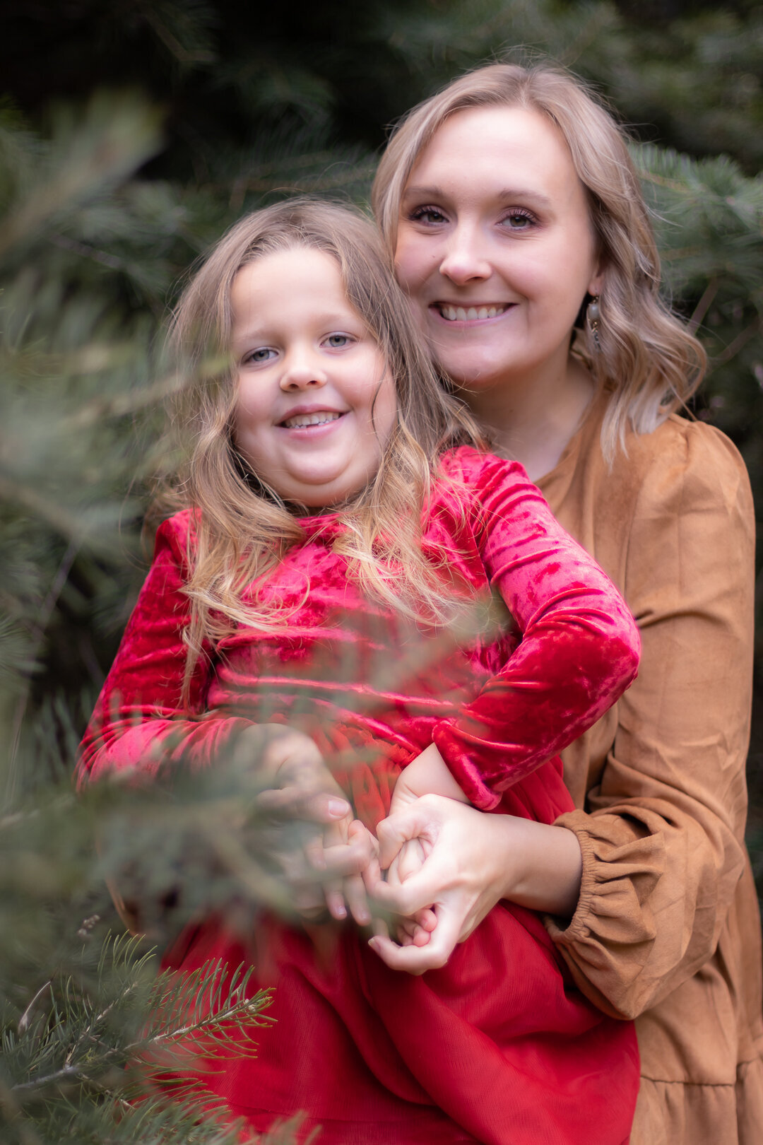2022Christmas-in-the-trees_family-photography_renees-photography-designs_natural-lights_SM-2339