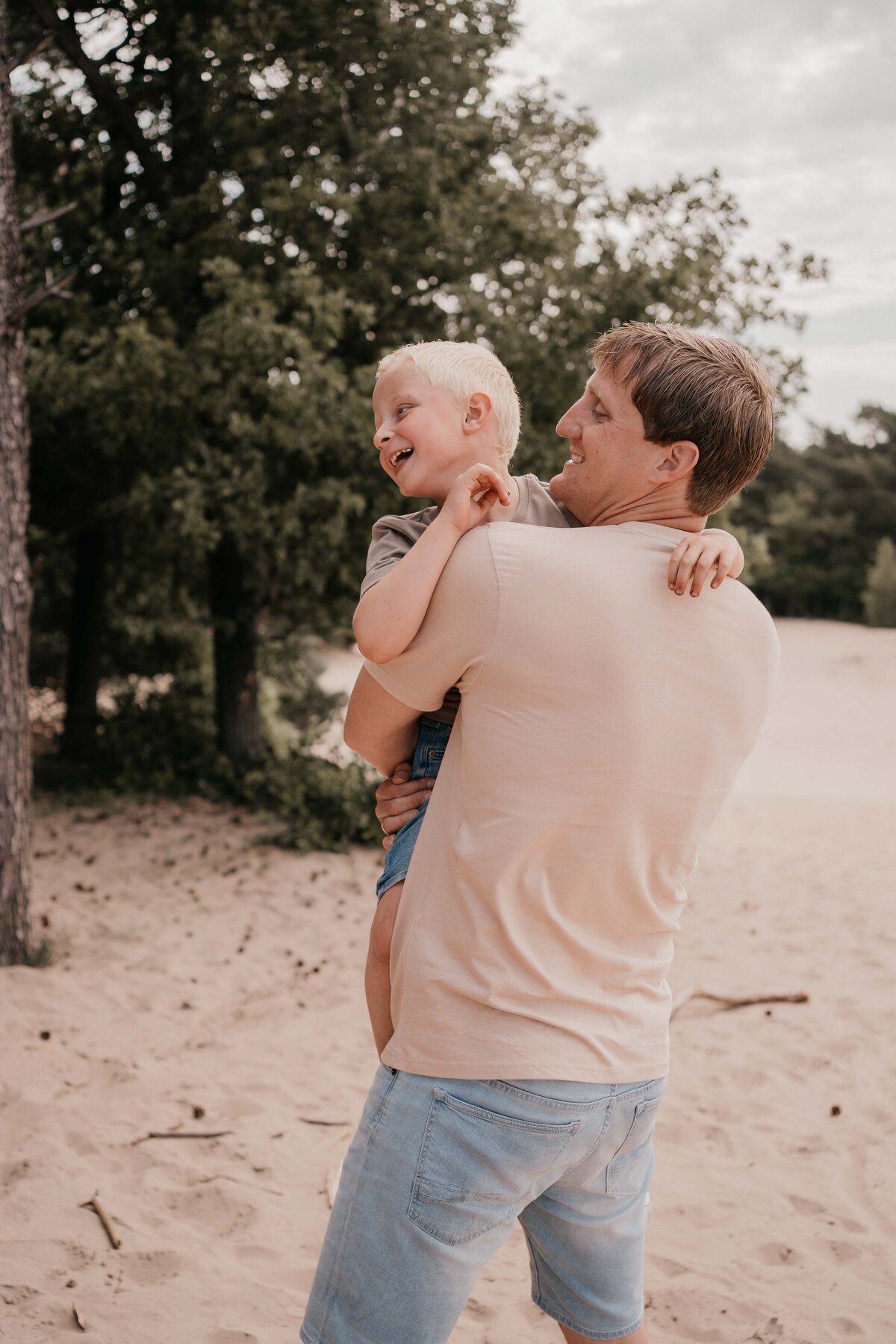 liefdevolle-gezinsfotografie-laren-duinen-leukfotografie (53 van 114)