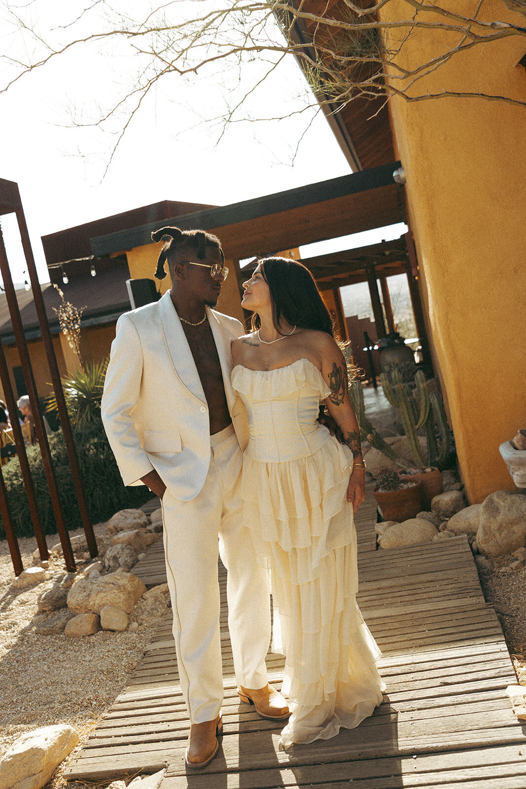 Faye-Fern-Creative-GoldenVibesPhoto-Sacred-Sands-Joshua-Tree-Wedding-Richie-James-Clara-Critchfield-Couple-02