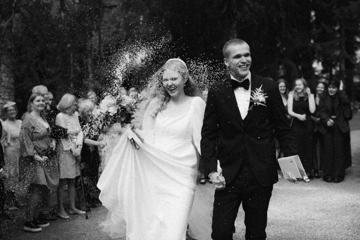 Wedding photograph of an intimate wedding ceremony by photographer Hannika Gabrielsson