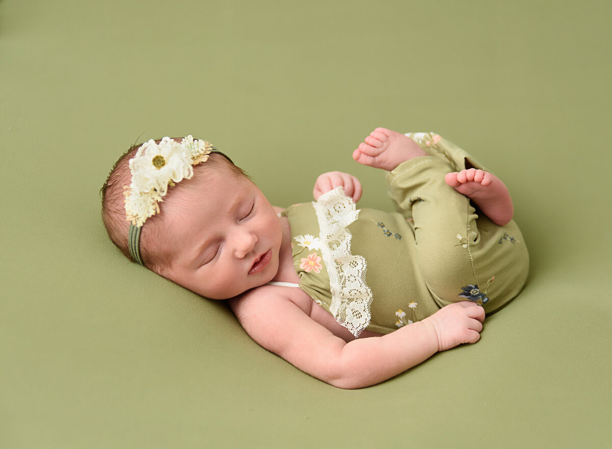 Best-affordable-simplistic-posed-newborn-keller-dfw-baby-newborn-photographer-10