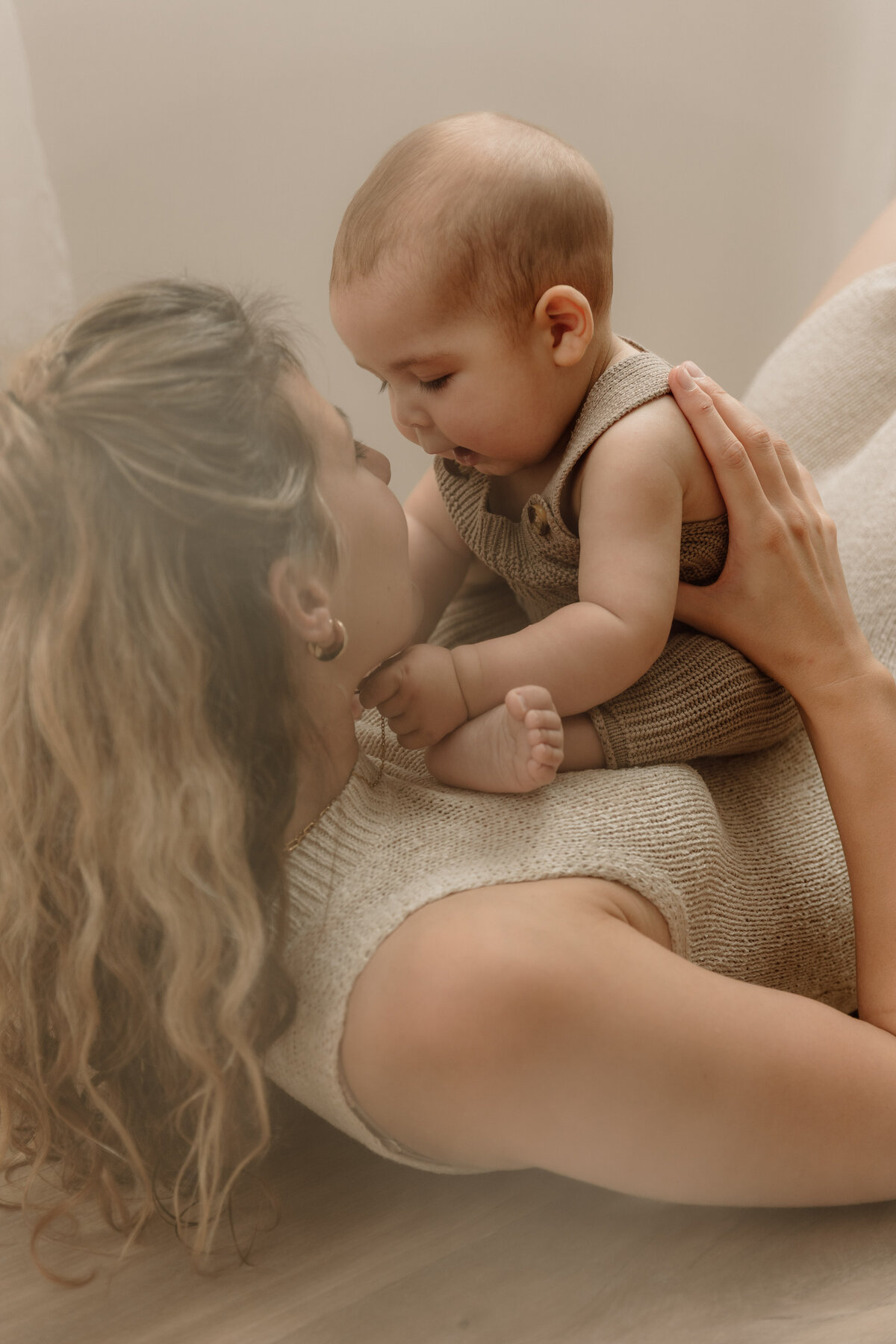 newborn fotograaf - zwangerschapsfotografie - videograaf - Sint-Niklaas - Pictures by Jess - mama en baby shoot
