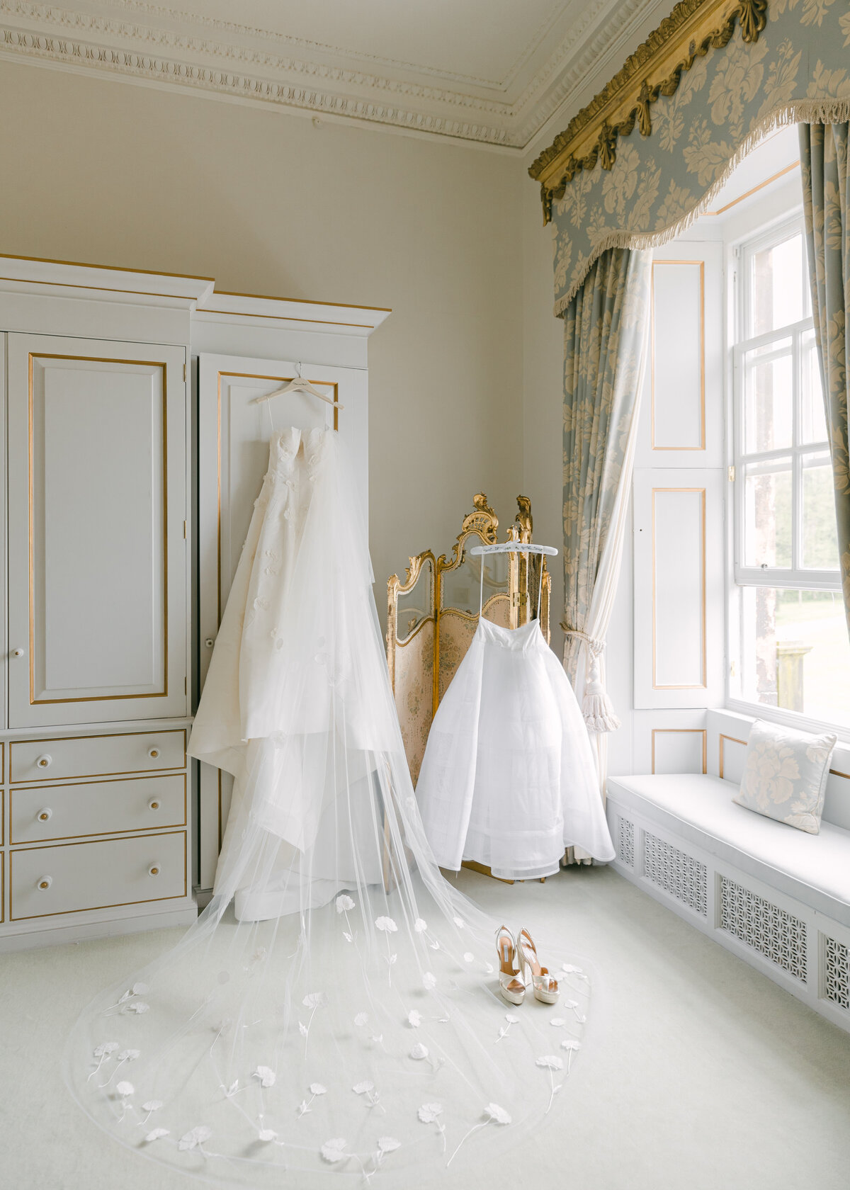 Corrie-Wilf-Wedding-Yester-Estate-Chloe-Winstanley-Photography-053