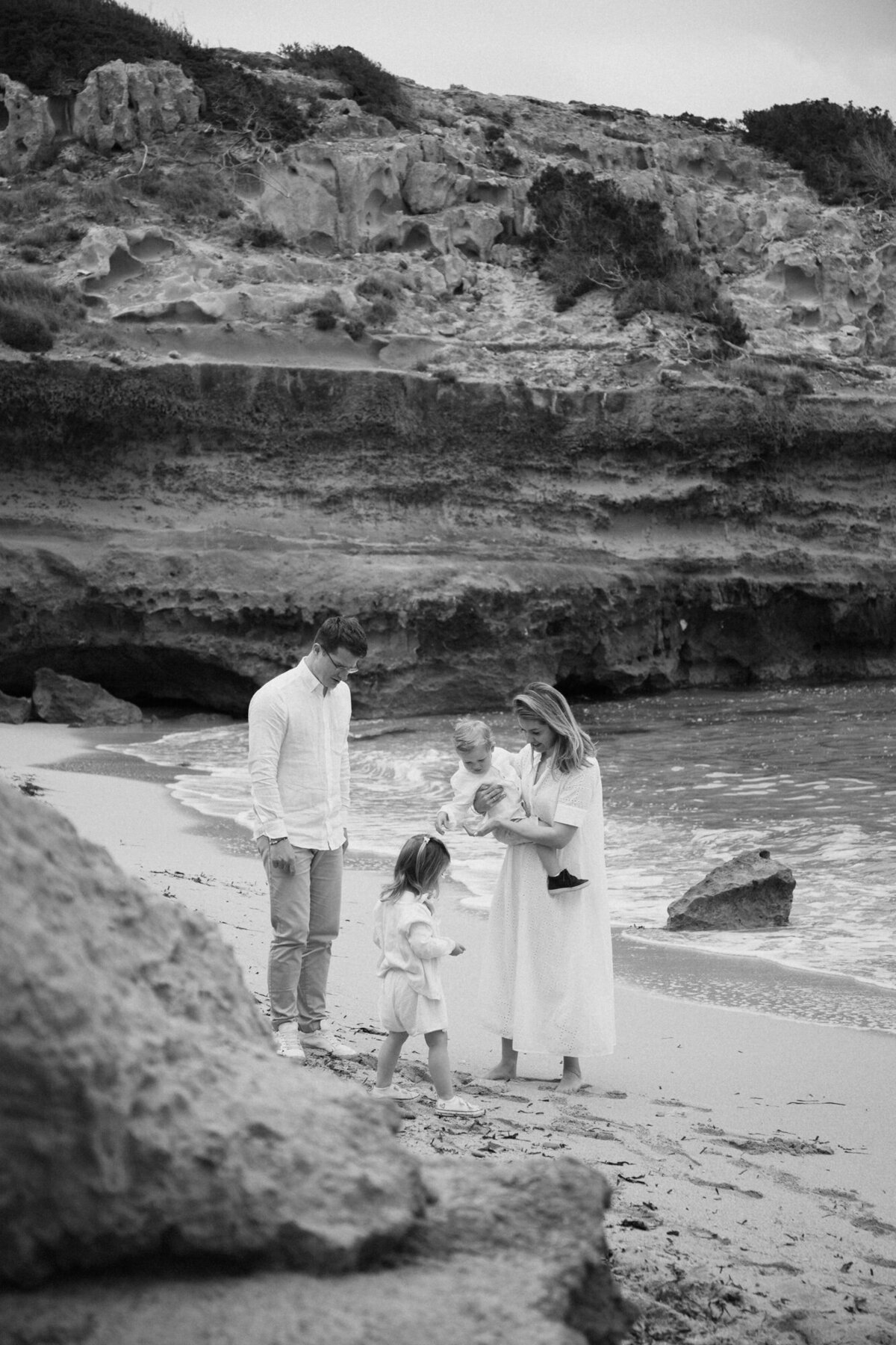 8.Family_Photoshoot_Ibiza_Beach_Black_And_White