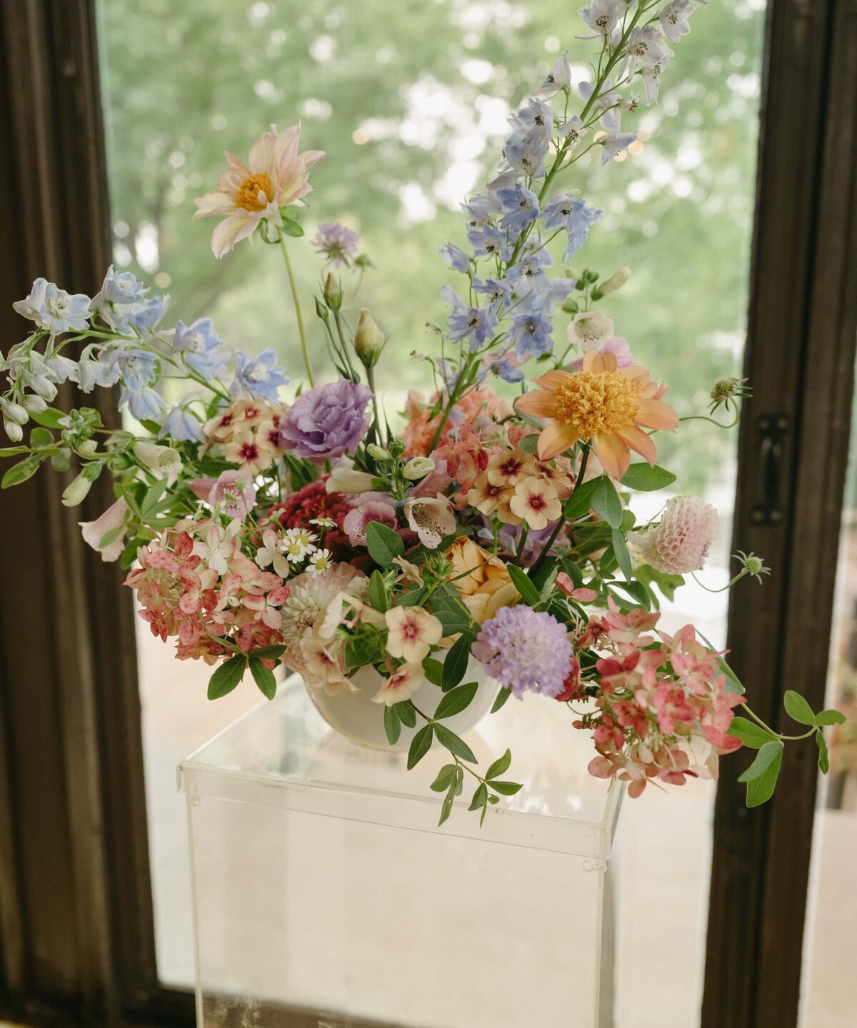 juniper-rose-floral-pastel-wedding-flowers-outdoor