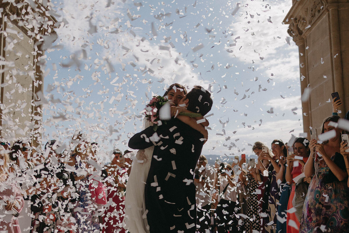wedding-ceremony-petals-exit-spain-laurianevega