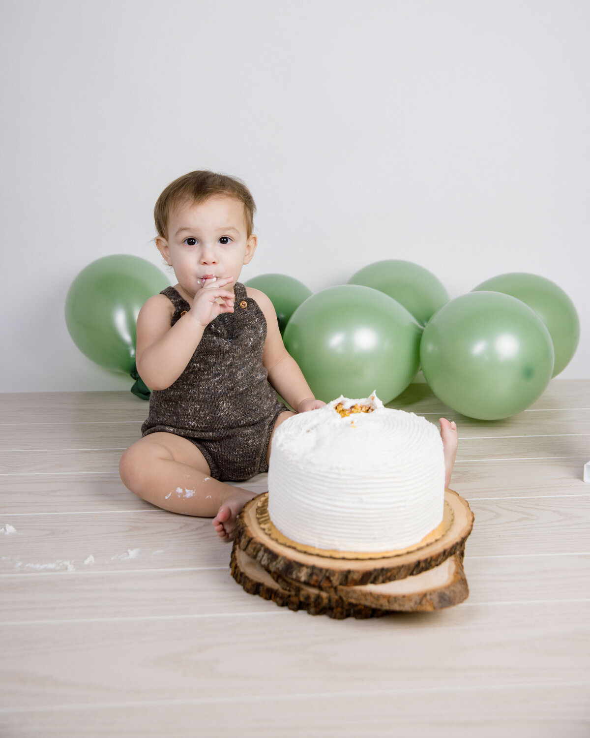 cake-smash-white-romper