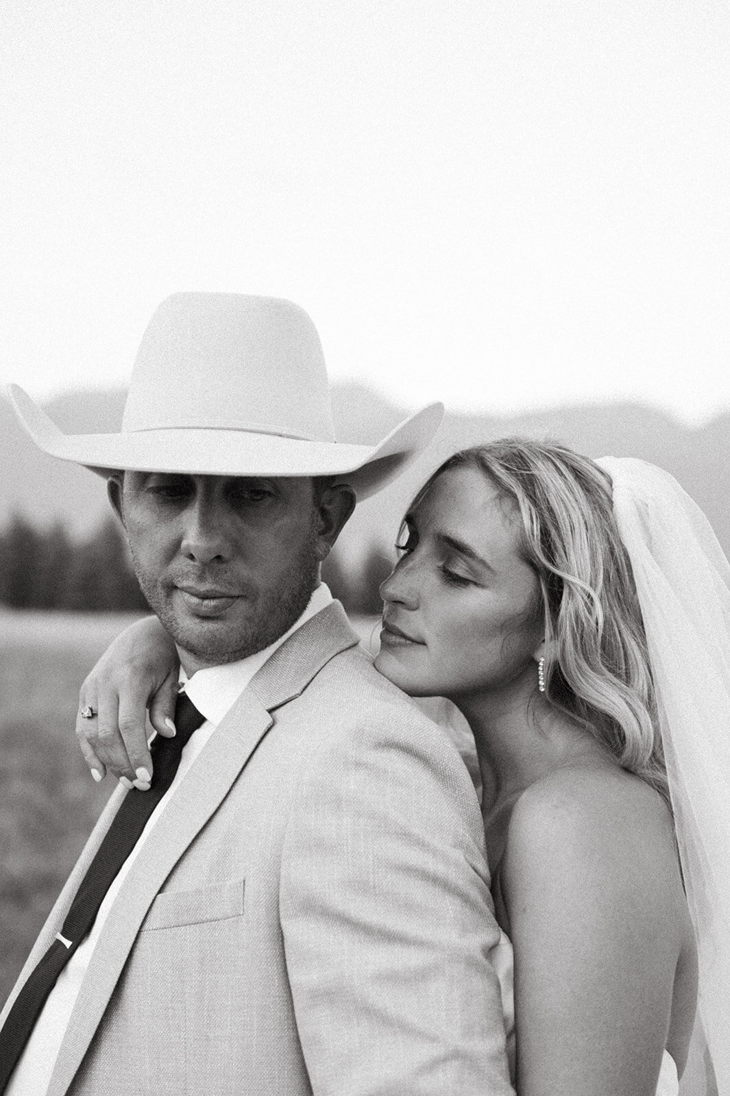 presley-gray-luxury-western-montana-wedding-8604
