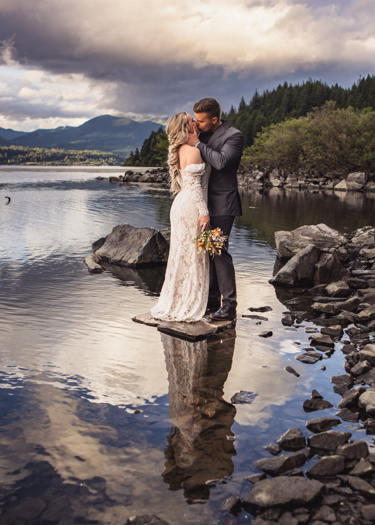Columbia-Gorge-Elopement-Photographer