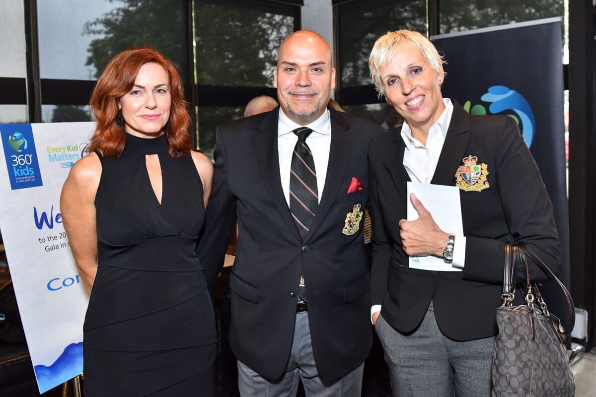 networking at a corporate event in Toronto, exemplifying professional event photography