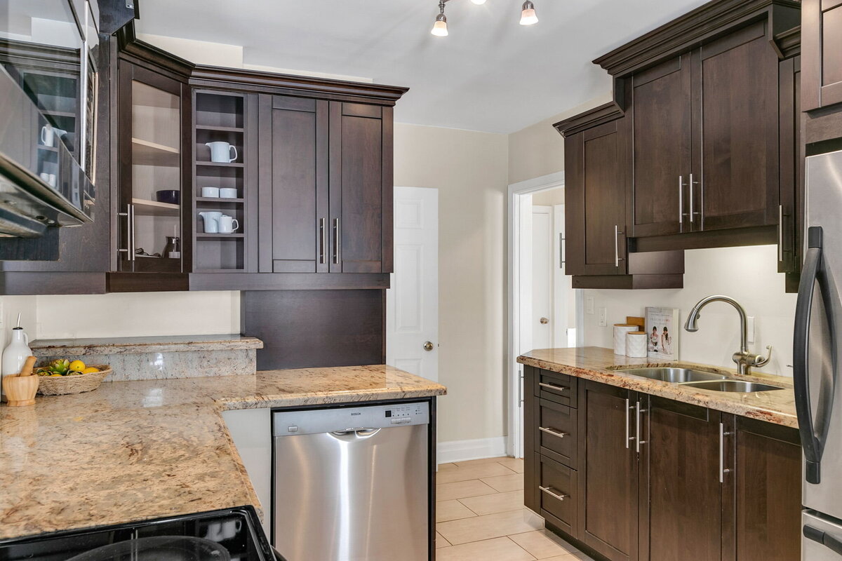 18-web-or-mls-15_002_Kitchen