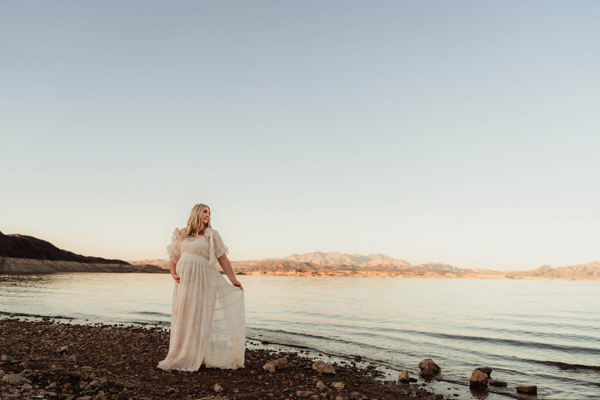lake-maternity-session-las-vegas